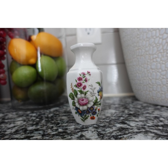Small Hexagonal White Floral Vase Bud Vase Decorative Accent Tabletop Decor - Picture 1 of 10